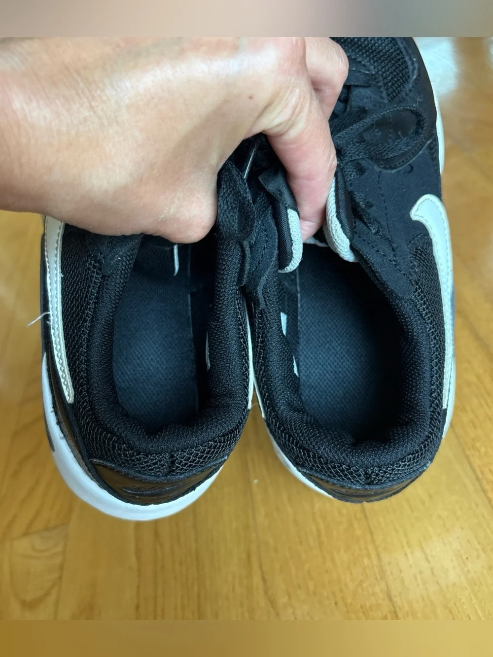 Nike Air Max Excee sneakers Shoes black and white Boys Girls Running Sz 5 Youth